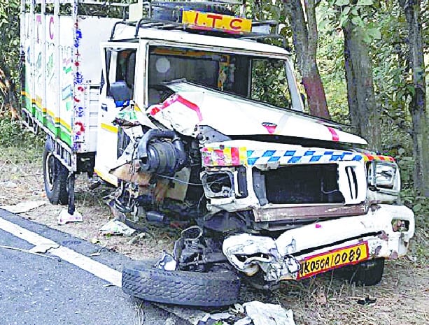 Two injured in truck collision of pickups