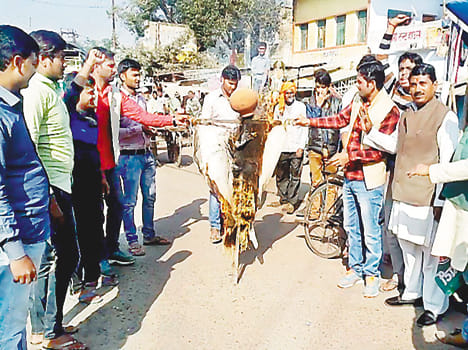 Burnt effigies of Union petroleum minister