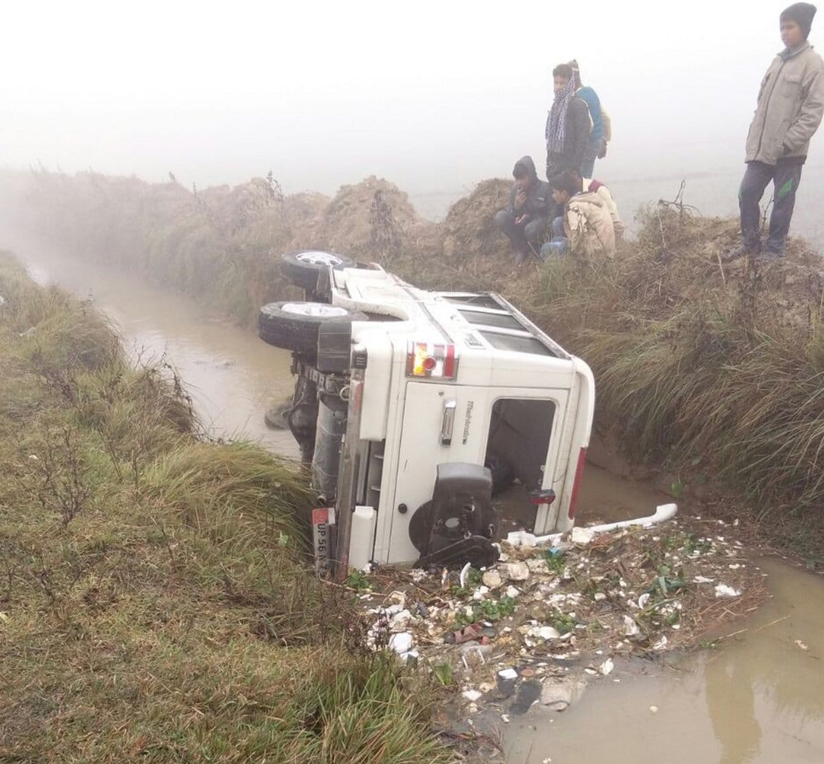 jeep turn down, 6 injured