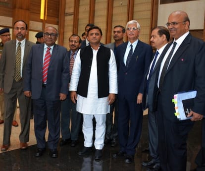 akhilesh yadav in IAS week.