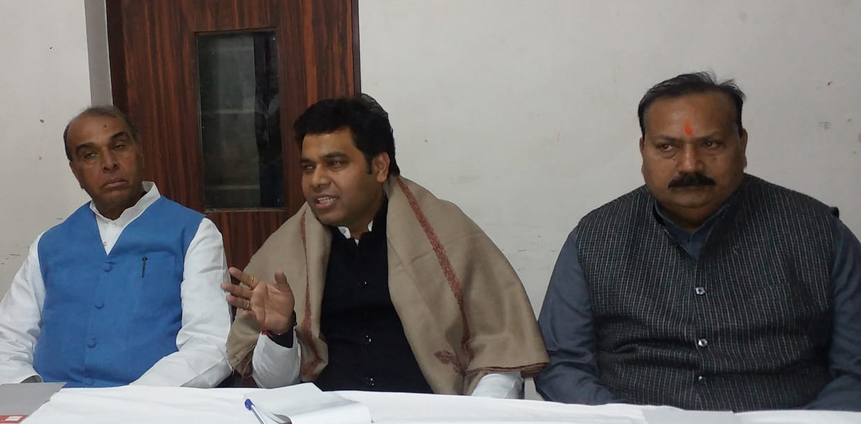 Akhilesh aunt's legacy forward: Srikanth 