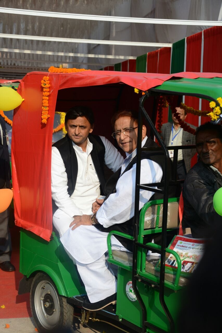 cm akhilesh distributed free e riksha