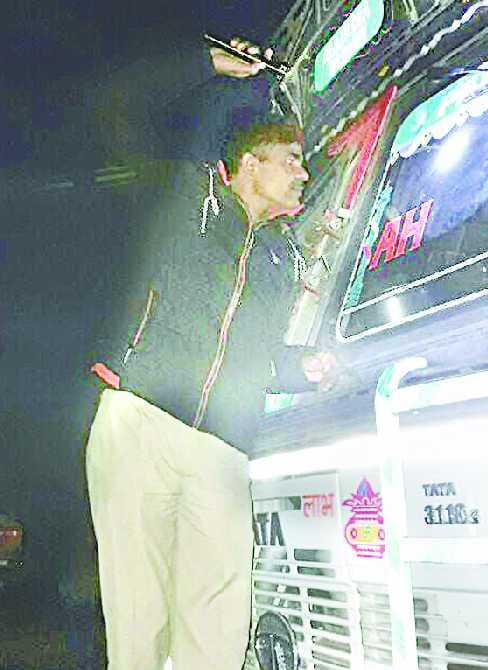 Mirzapur truck driver with a knife, slit throat
