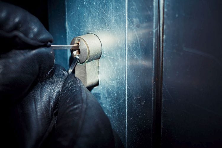 bank robbery planned fail to break locker 