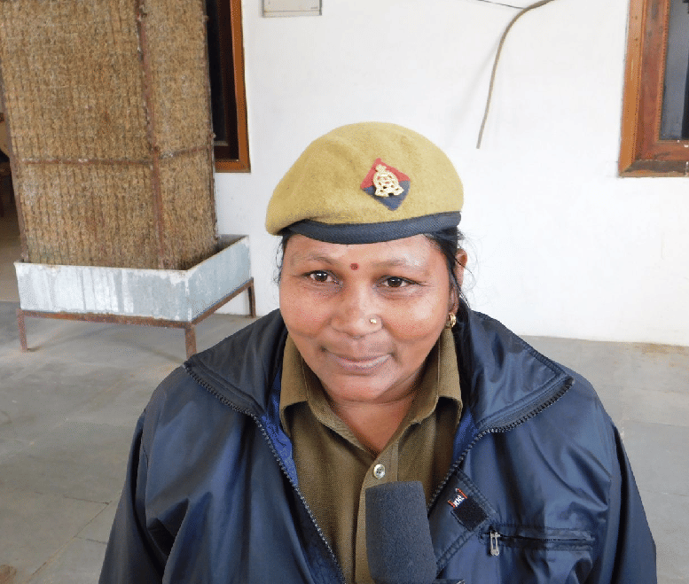 Agra: 100 crore on account of the woman constable