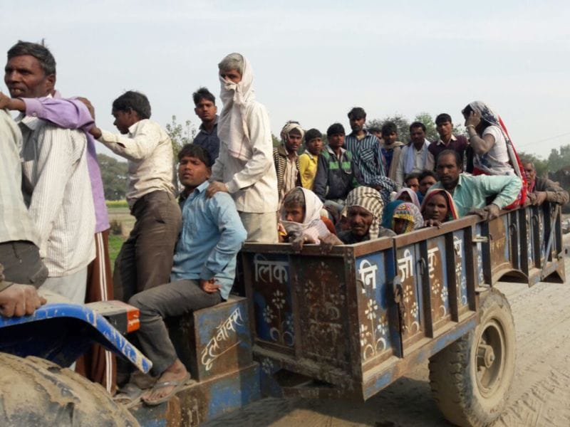 khaadar kee jameen par kabje ke lie sangharsh, paanch kee maut