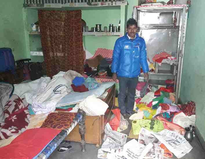 Six masked miscreants entered house of transporter robbery, absconded with millions