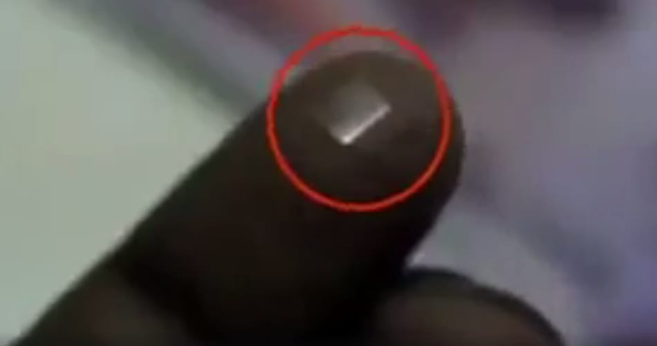 a man found out nano gps chip in 2000 rupee note, video viral on social media