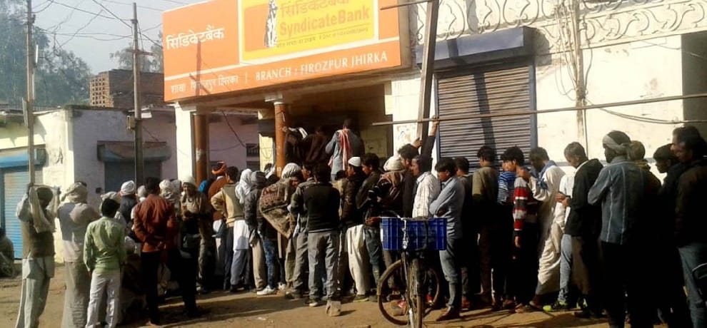 demonetisation: some banks shut down just few hours of opening as there was no cash