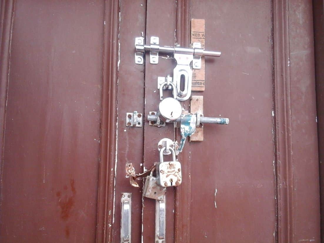 servant stolen 11 lakh rupees on first day of job in noida