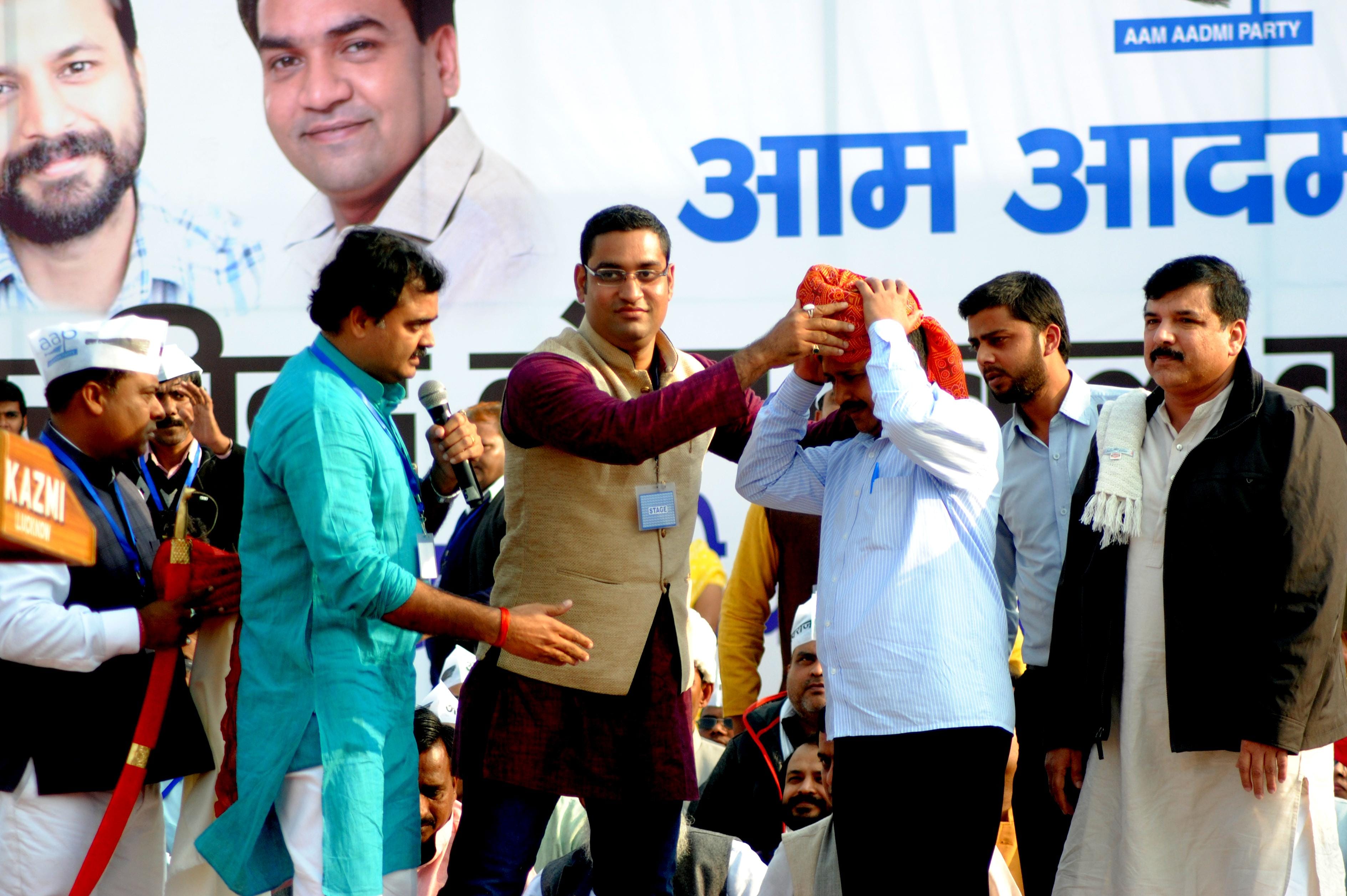 Arvind kejriwal addresses public in Lucknow.