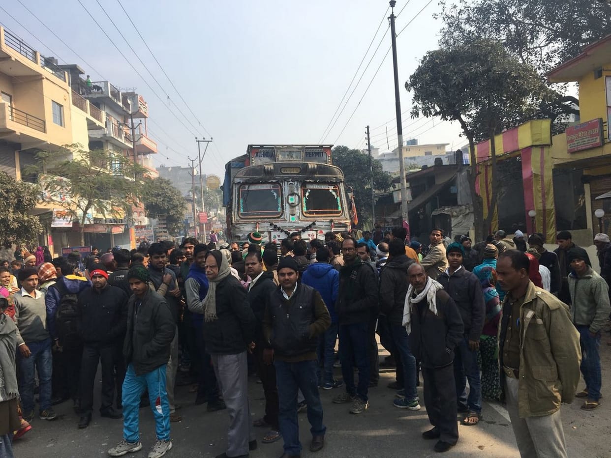 Demonetisation : Server of banks hanged, people became angry