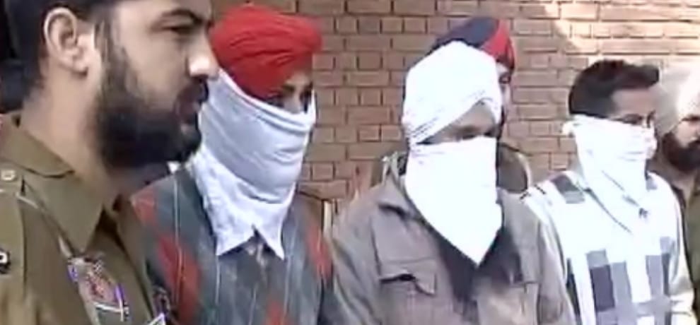 Police took the handle of black money jugglers, new and old currency from Pakistan Wire