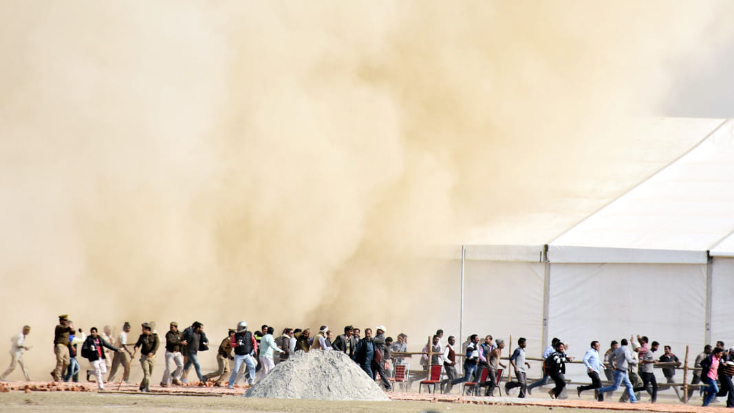 Two people injured in a stampede in a cloud of dust 