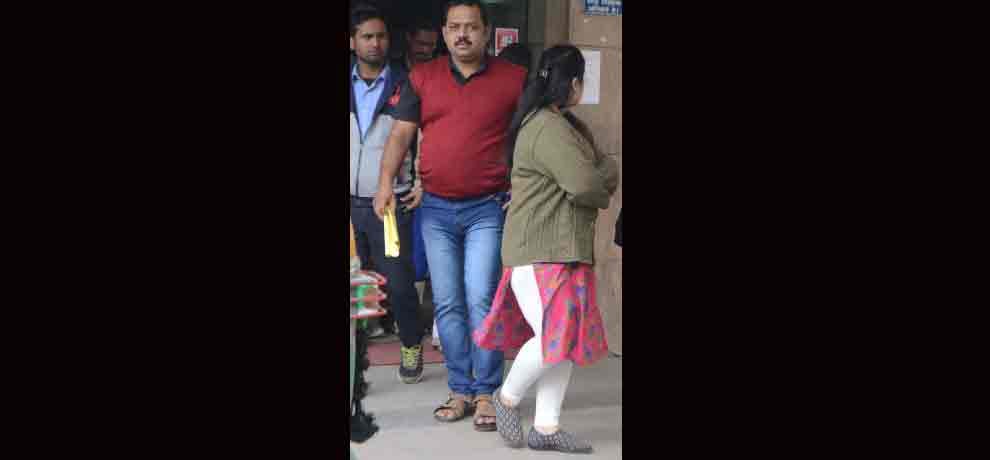 bride who married with 15 grooms and looted theri assets arrested in noida