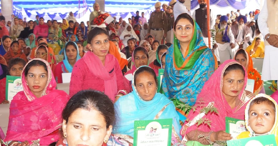 modi govt minister harsimrat kaur badal speaks sgainst congress and aam admi party