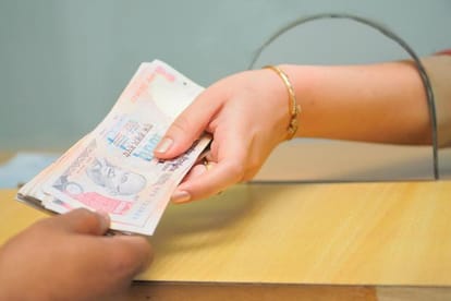 9000 crore deposited in district cooperative banks in 5 days
