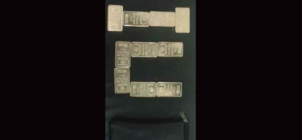  1.170 kg gold &Rs 2.77 lakh cash in old demonetised notes seized from Delhi's IGI 