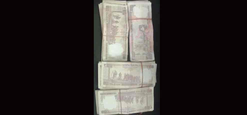  1.170 kg gold &Rs 2.77 lakh cash in old demonetised notes seized from Delhi's IGI 