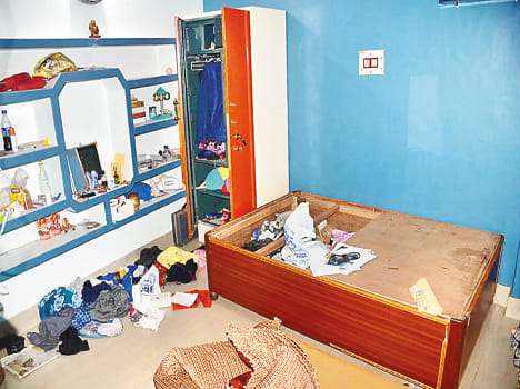 5 lac theft fron house
