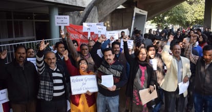 The economic crisis is still intact in front of the Punjab University