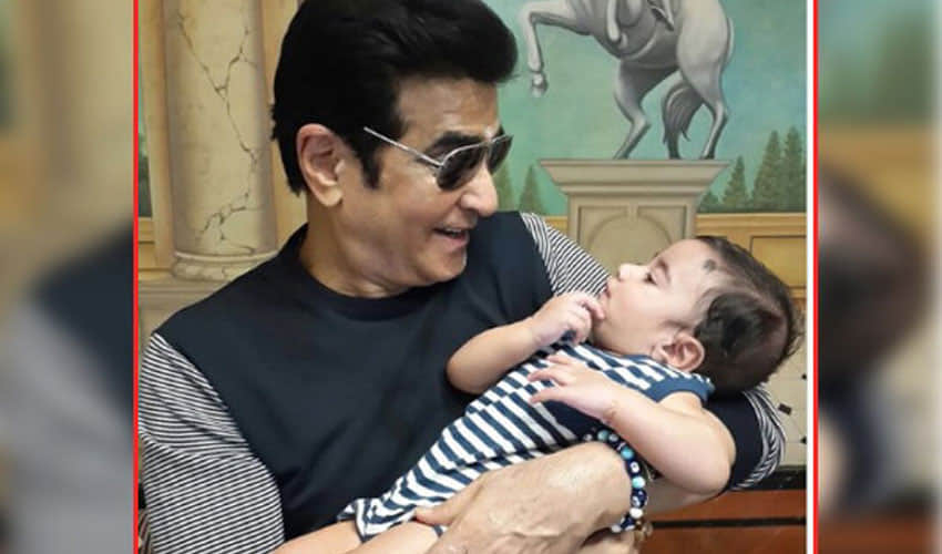 tusshar kapoor share photo of his son with jitendra