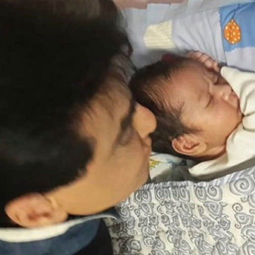 tusshar kapoor share photo of his son with jitendra