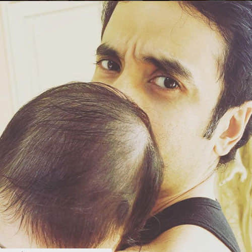tusshar kapoor share photo of his son with jitendra