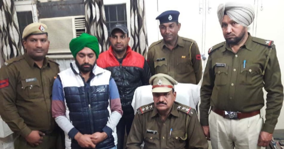 mobile service to convert old currency in new currency, two arrested with millions of 2000 note