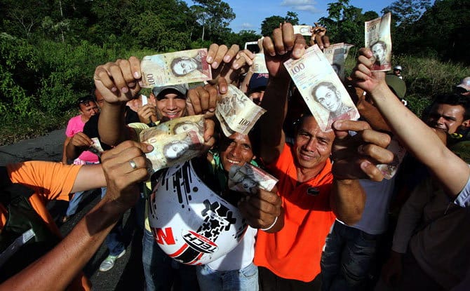 Frusted people of Venezuela due to demonotisation, looted cash van