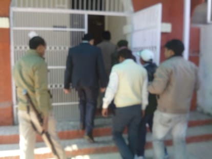  Engineer Rakesh Kumar's official residence on the income tax raid, seized 15 million new notes