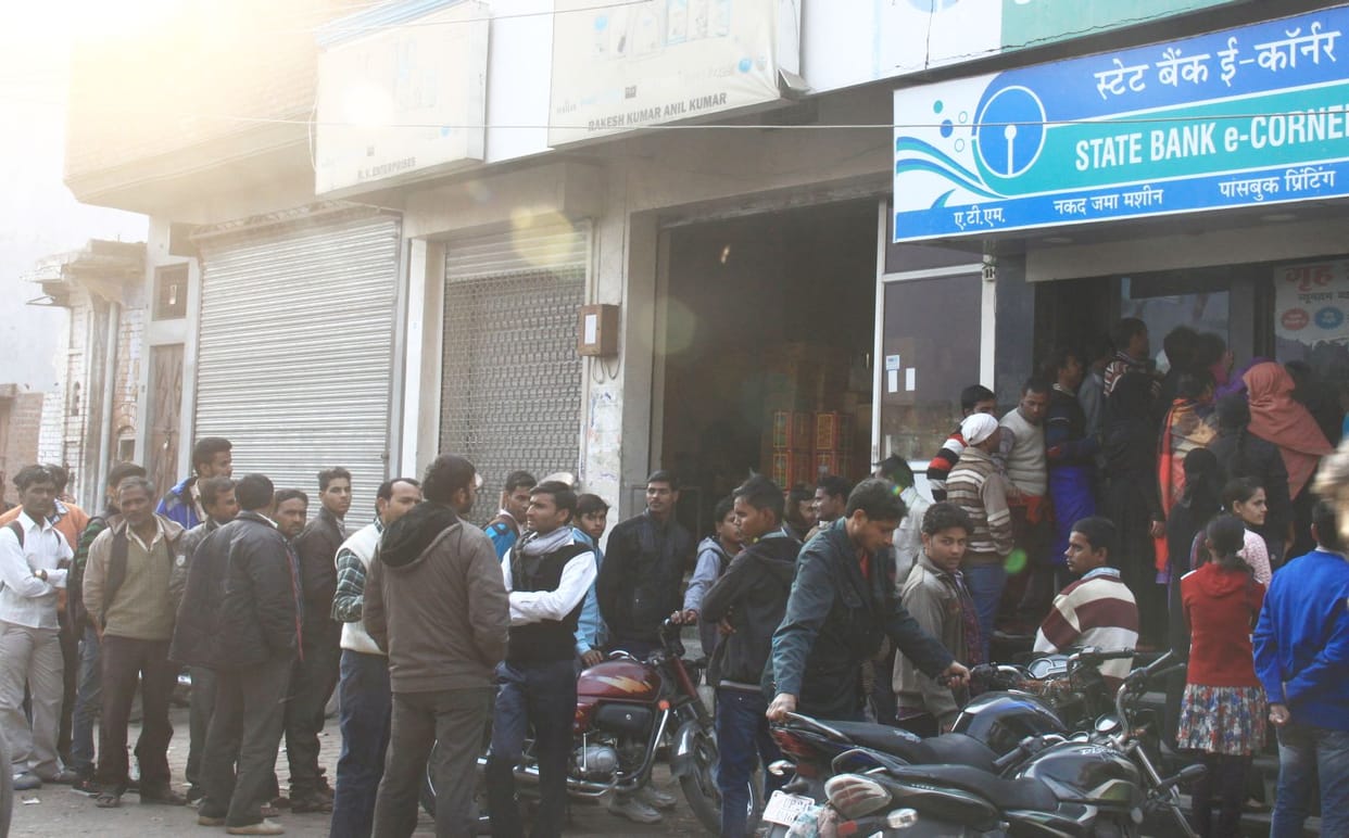 Banks open after the holiday Cash in the crowd thronging
