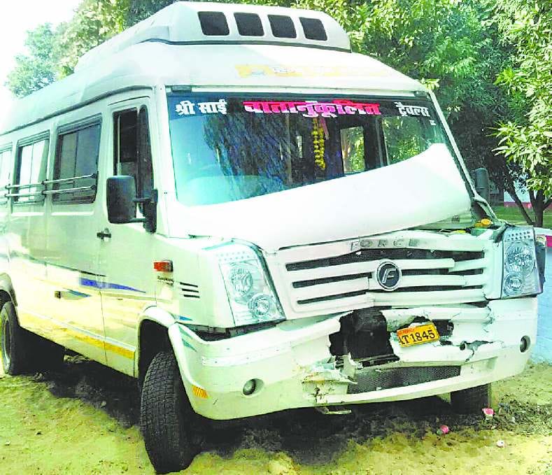 Clashed two buses, one killed