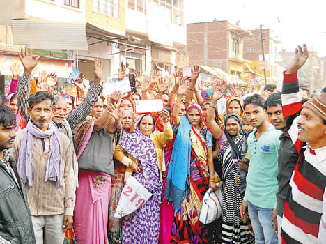 Cash blocked the highway for women