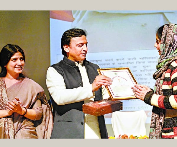 UP govt gives rani lakshmibai veerta award.
