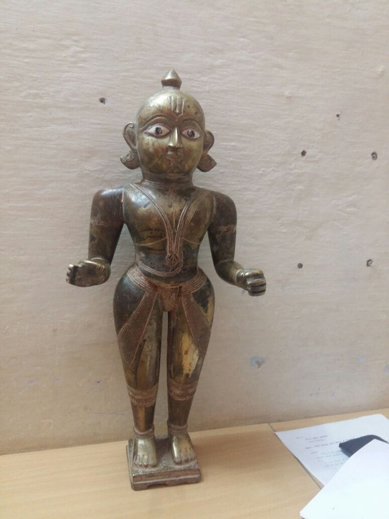 1000 years old bell metal statue escaped in varanasi