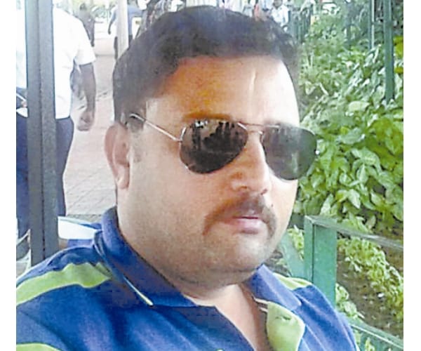 police caught a man with 22 crore black money.