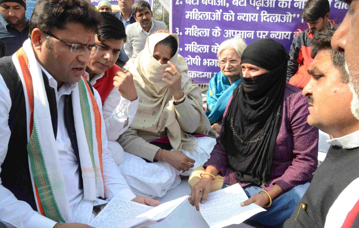 mdu student harassment case, proffesre, blame, mdu, student, rohtak, haryana, PROTEST