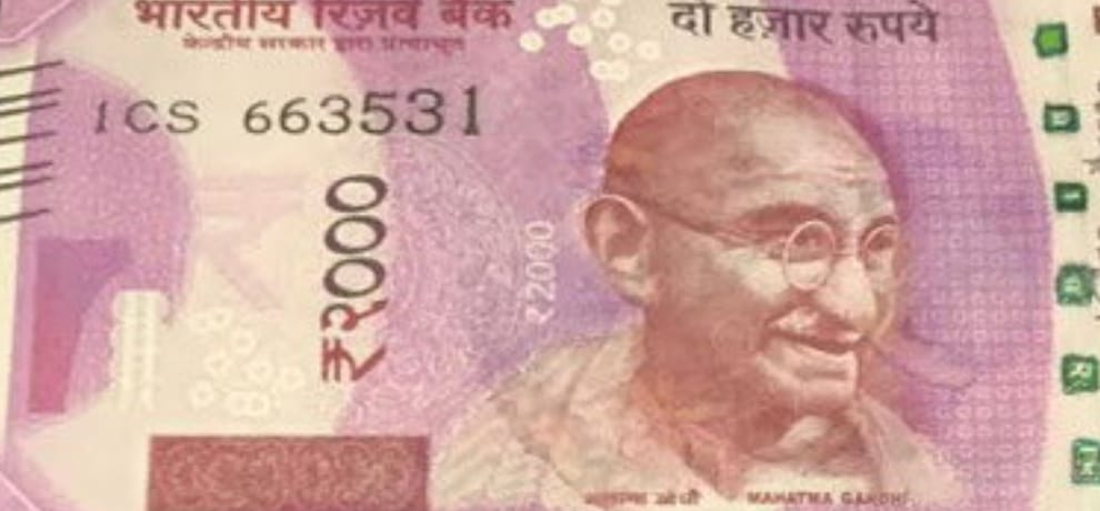 Pakistan notes published in 2000, see the notes in what ways different