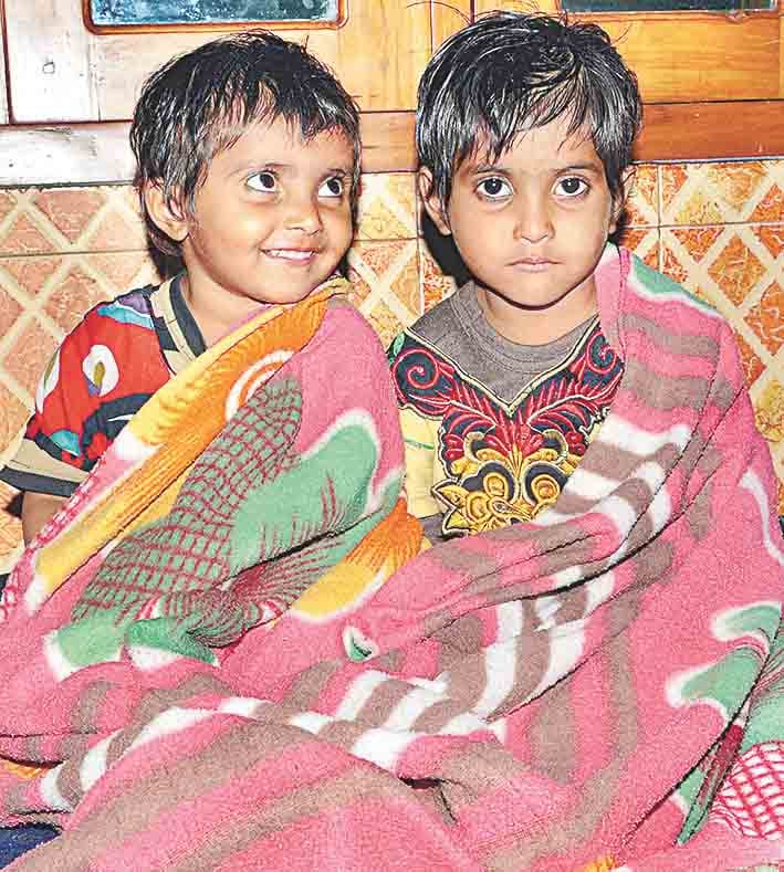 father left two small daughter