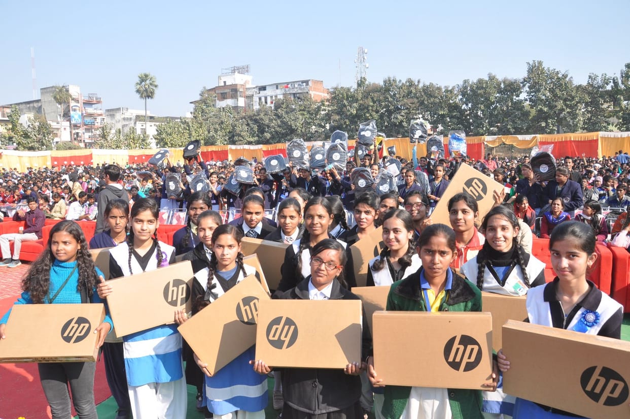 3236 toppers get laptop