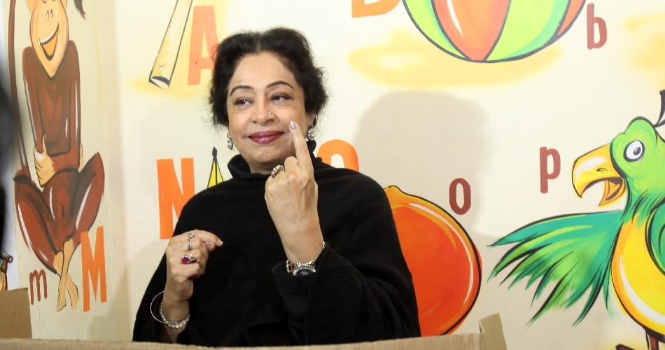 bjp mp kirron kher speaks against narendra modi note ban decision
