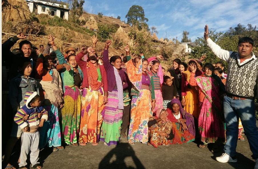 Women, villagers in the village Dulnali performance