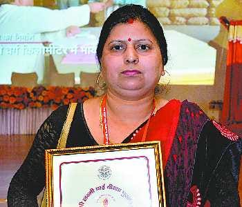 CM gave Rani Luxmibai bravery awards