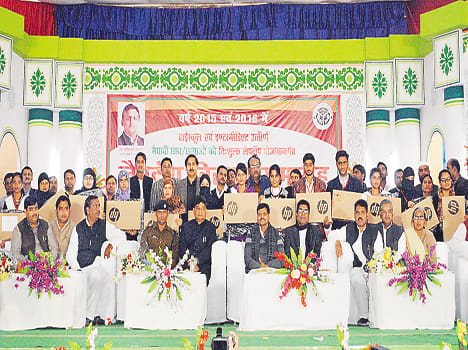 1015 talented student got laptop