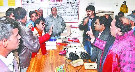 The train leaves the spark came from Lucknow to Bareilly