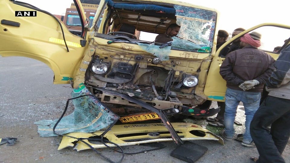 Truck rams into vehicle carrying school students