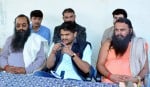 ऋषिकेश में पत्रकारों से बातचीत करते हार्दिक पटेल।