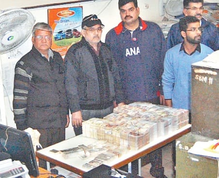 Income Tax department raided residence of engineer,including gold-silver croro black money recovered