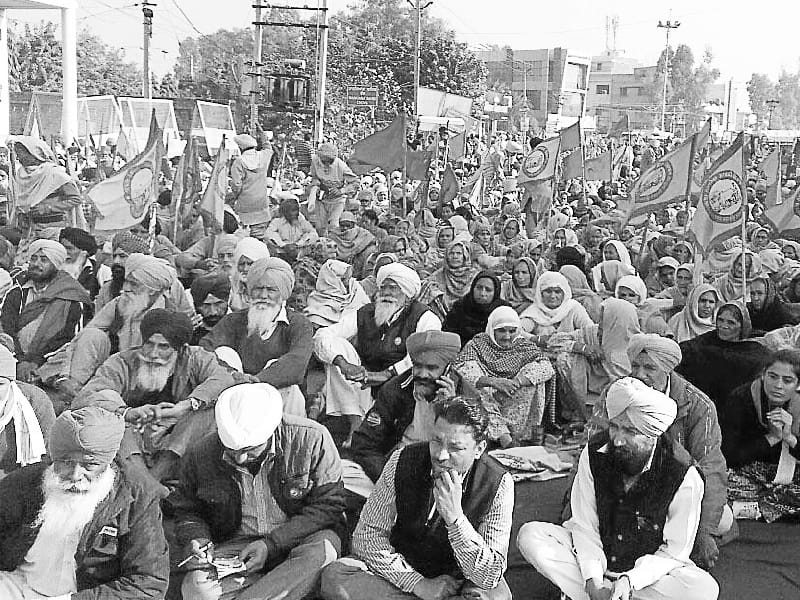 Workers, peasants, display, perform in front of mansion finance minister, protesting,  Sangrur